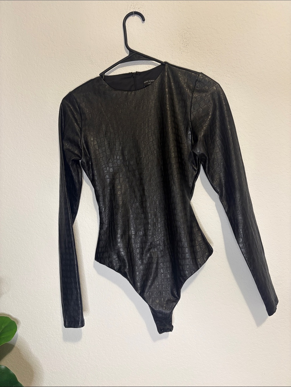 Naked wardrobe Black Faux-Leather Croc-Embossed Long Sleeve Bodysuit small